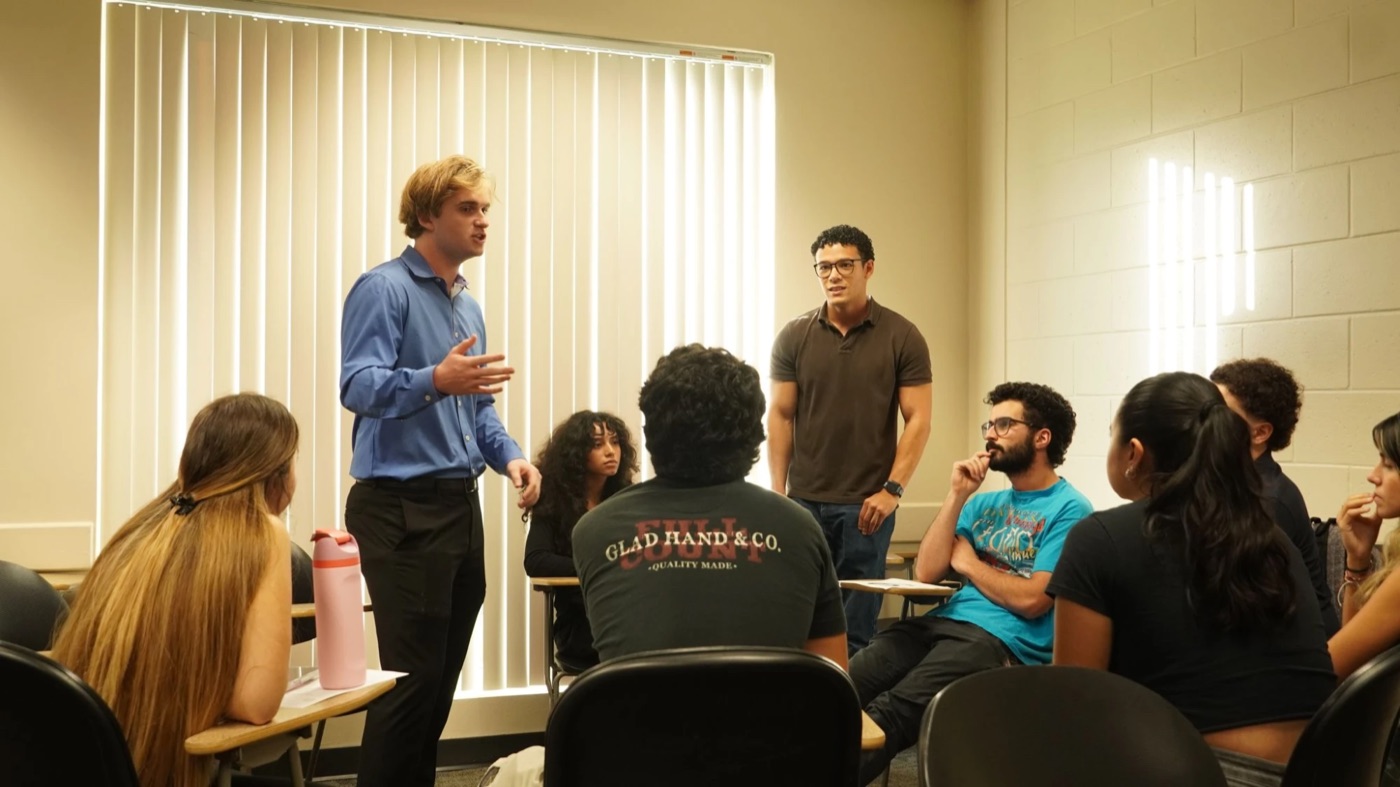 Christian leading a discussion with a room of ALPFA UCF members and students